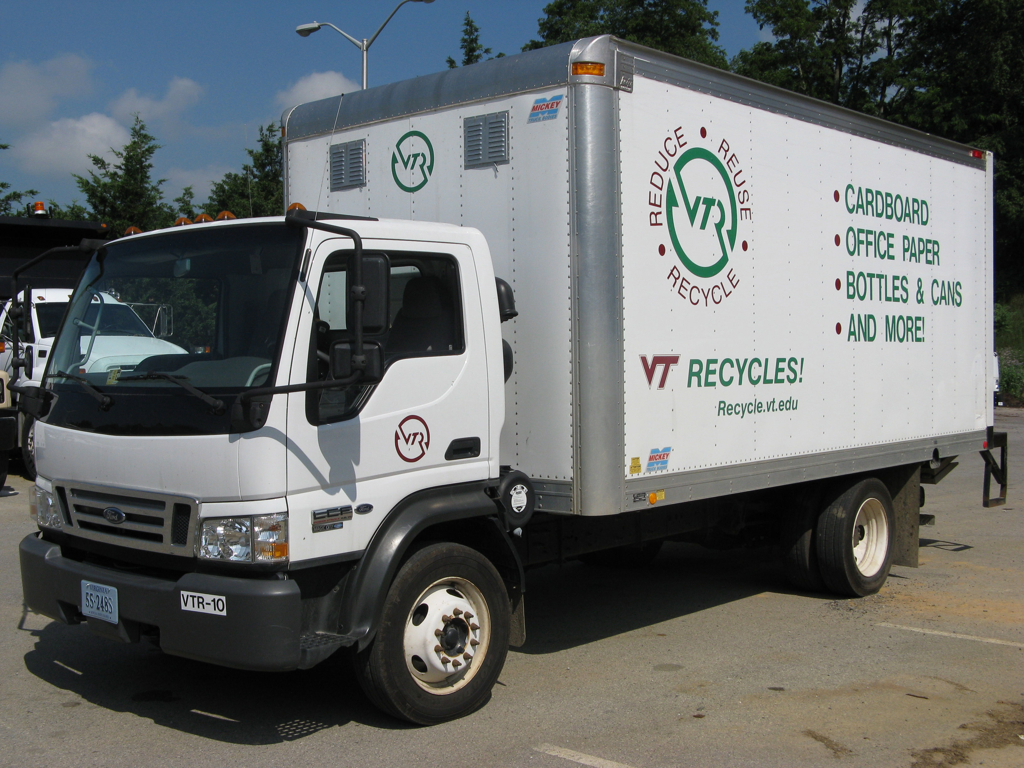 A Virginia Tech recycling truck