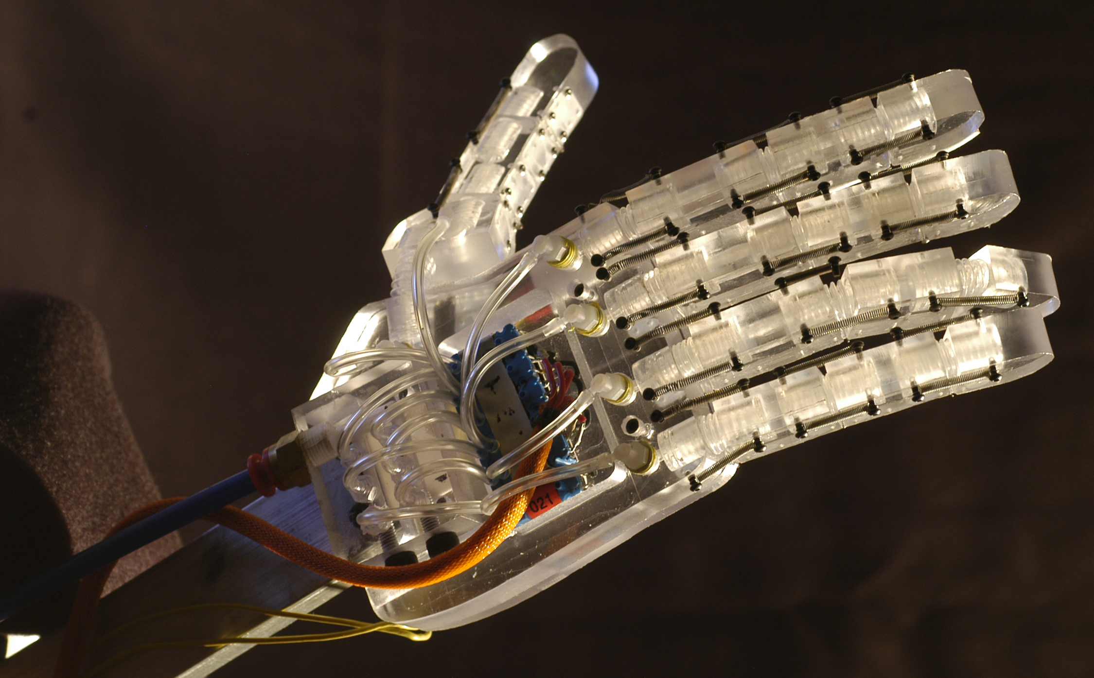 The improved fully articulated robotic hand RAPHaEL 2 can firmly hold objects ranging from a soup can to a raw egg. It uses force and position feedback to automatically control the grasping force and finger position.