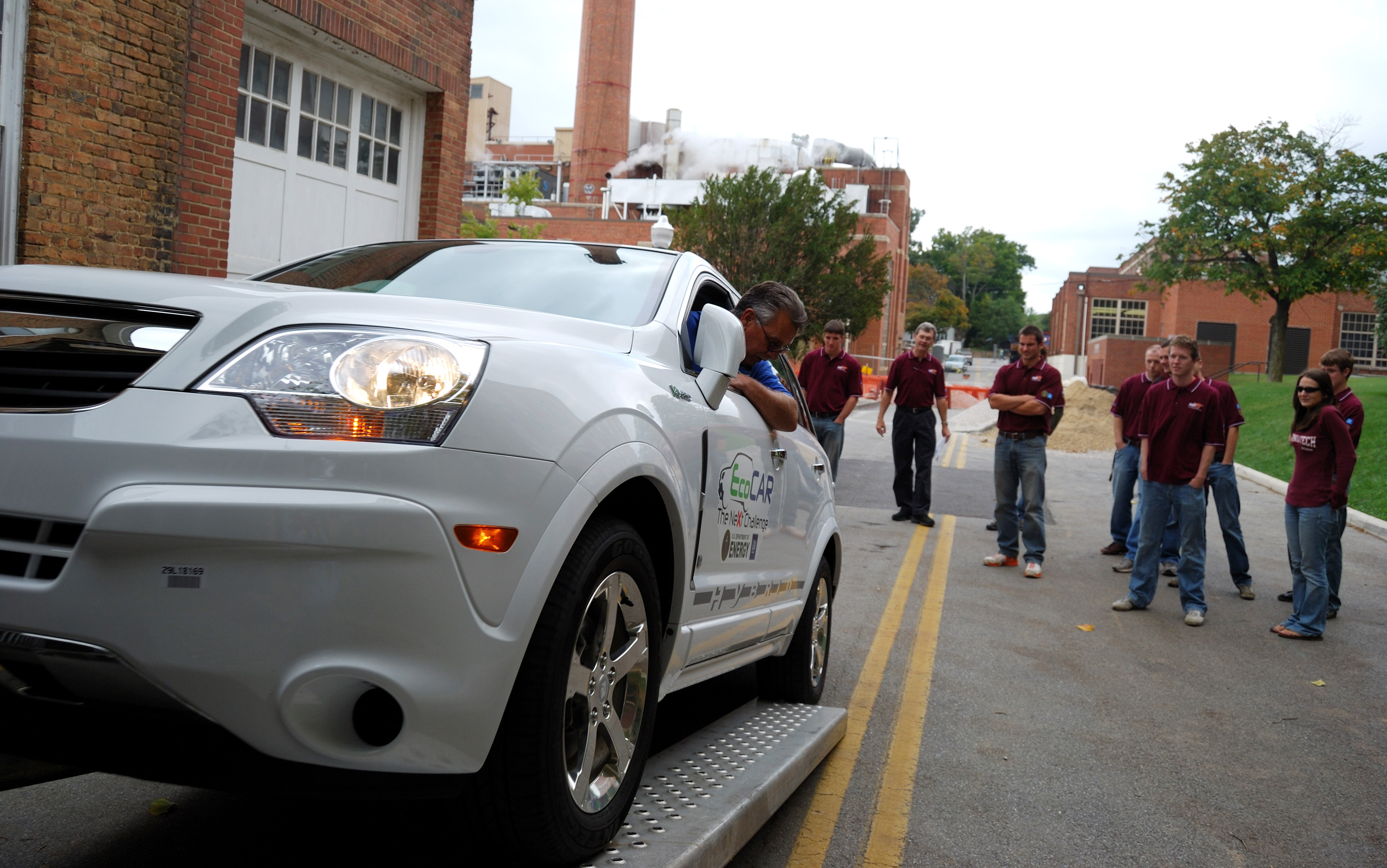 The 2009-10 Hybrid Electric Vehicle Team of Virginia Tech took delivery of a 2009 crossover SUV donated by General Motors this past fall.