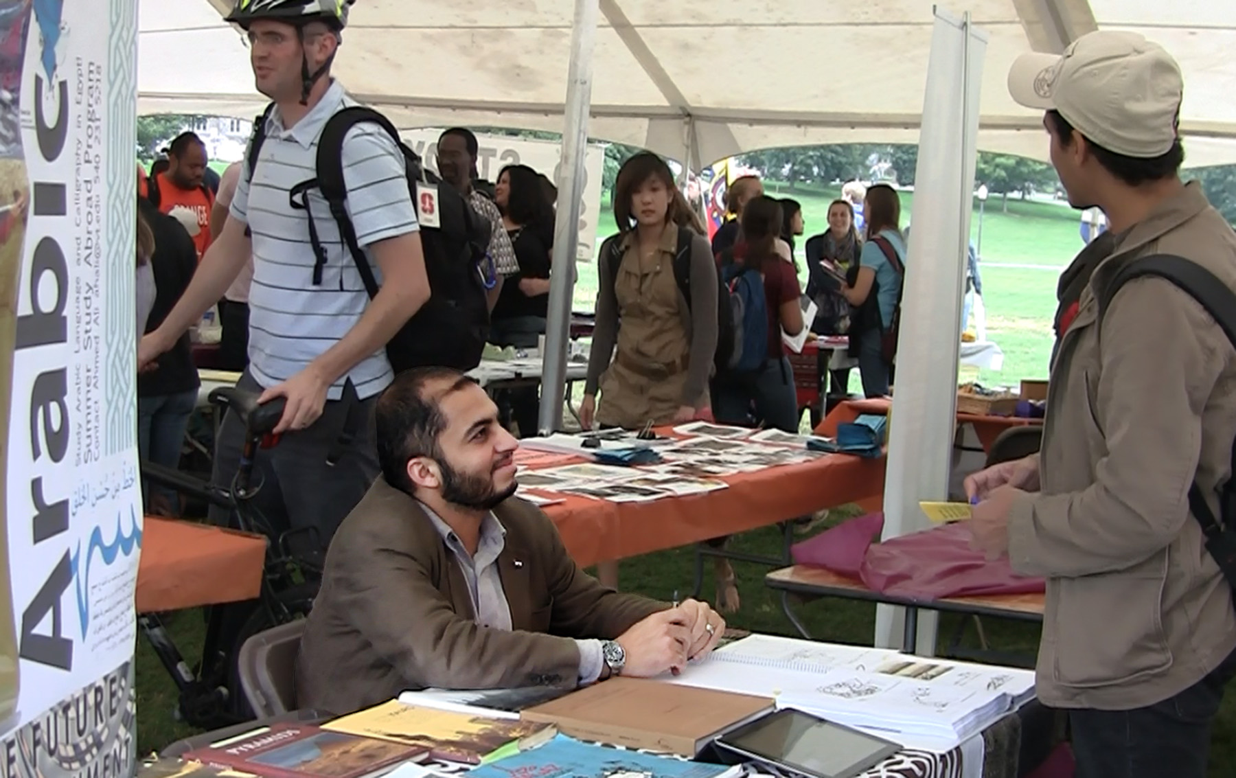 Ali Ahmed talks to students at the study abroad fair.