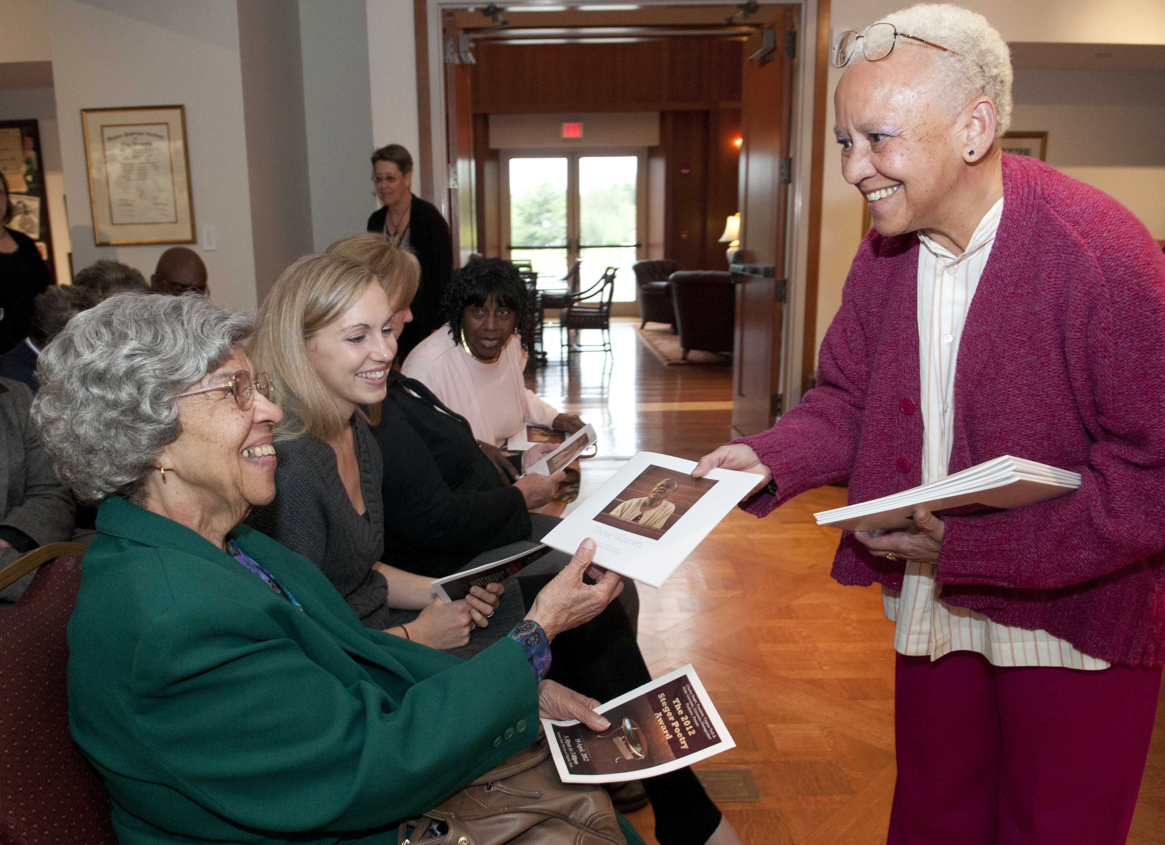 Nikki Giovannia present poetry book to Wake Forest resident.