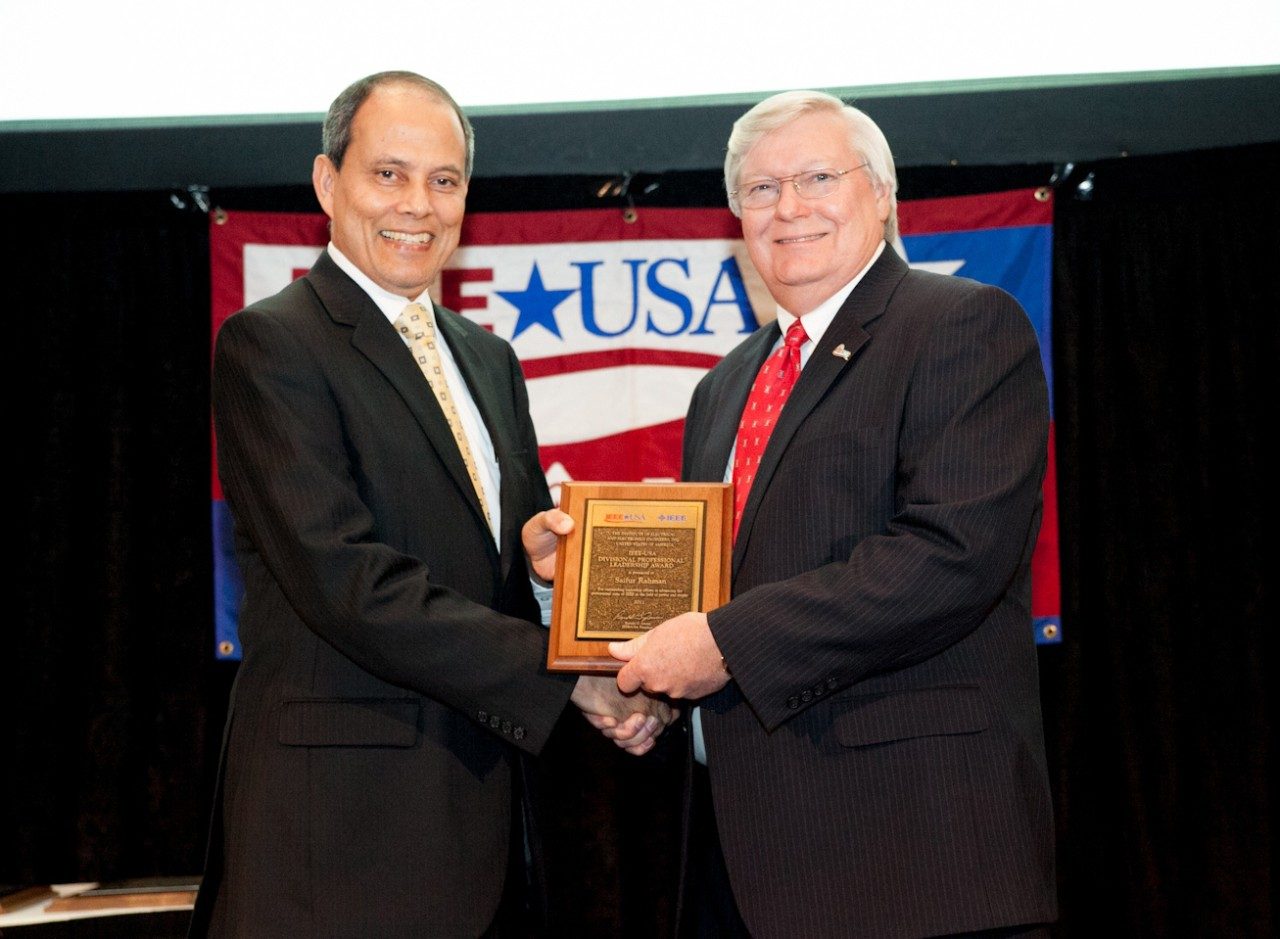 Saifur Rahman, left, accepts Divisional Professional Leadership Award from IEEE-USA President Jim Howard.