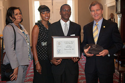 Bernice Bynum, Jean Terry Saunders, Donte Elam, and Gov. Bob McDonnell.