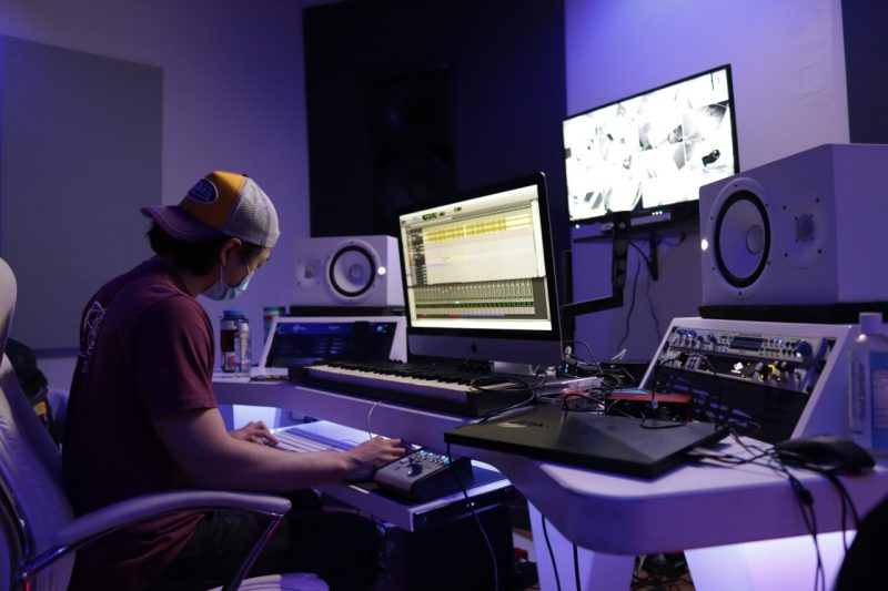 David Kim '20 works on an audio project in Defiant Studios, Richmond, Va. Photo by Teon Productions.