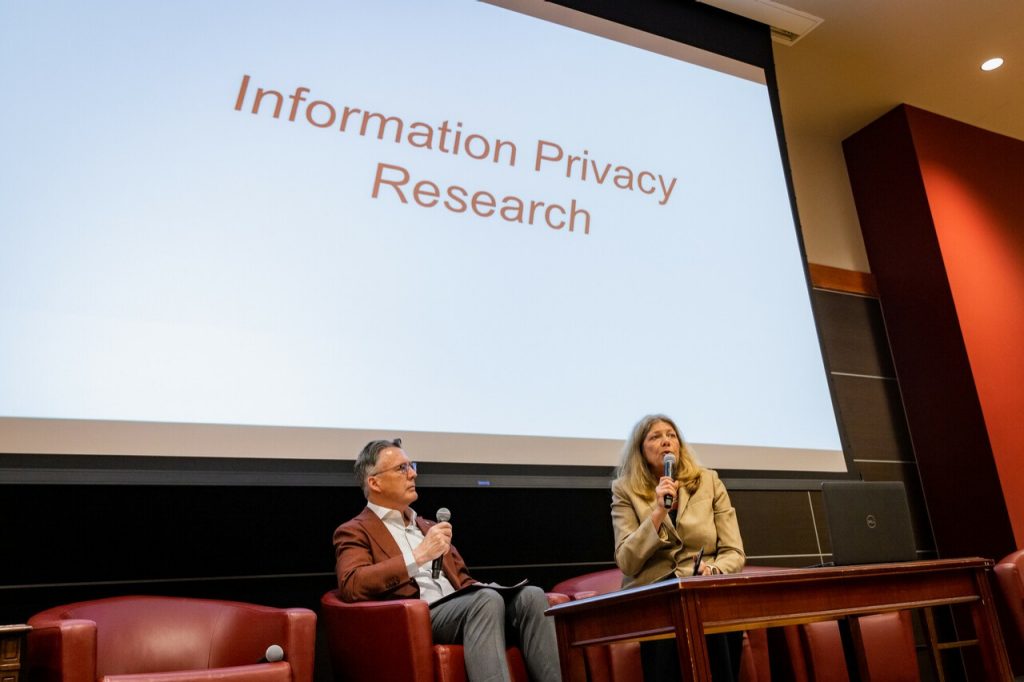 Table ronde sur la confidentialité des informations promouvant la recherche et les mesures de sécurité |  VTX
