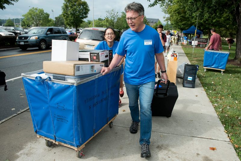 President Tim Sands helps a new Hokie move in. 