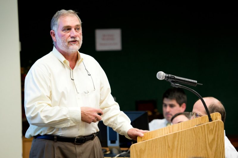 Steven Sheetz speaks at the lectern at a meeting in Pamplin Hall.
