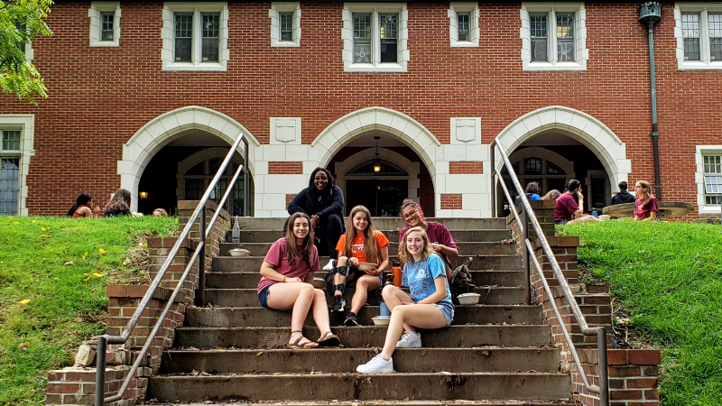 Honors students gather outside of Hillcrest Hall